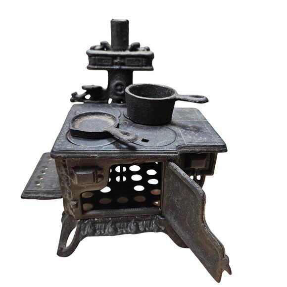 Vintage Queen Cast Iron Child's Toy Salesman Sample Stove Fry Pan Sauce Pan - Picture 4 of 11